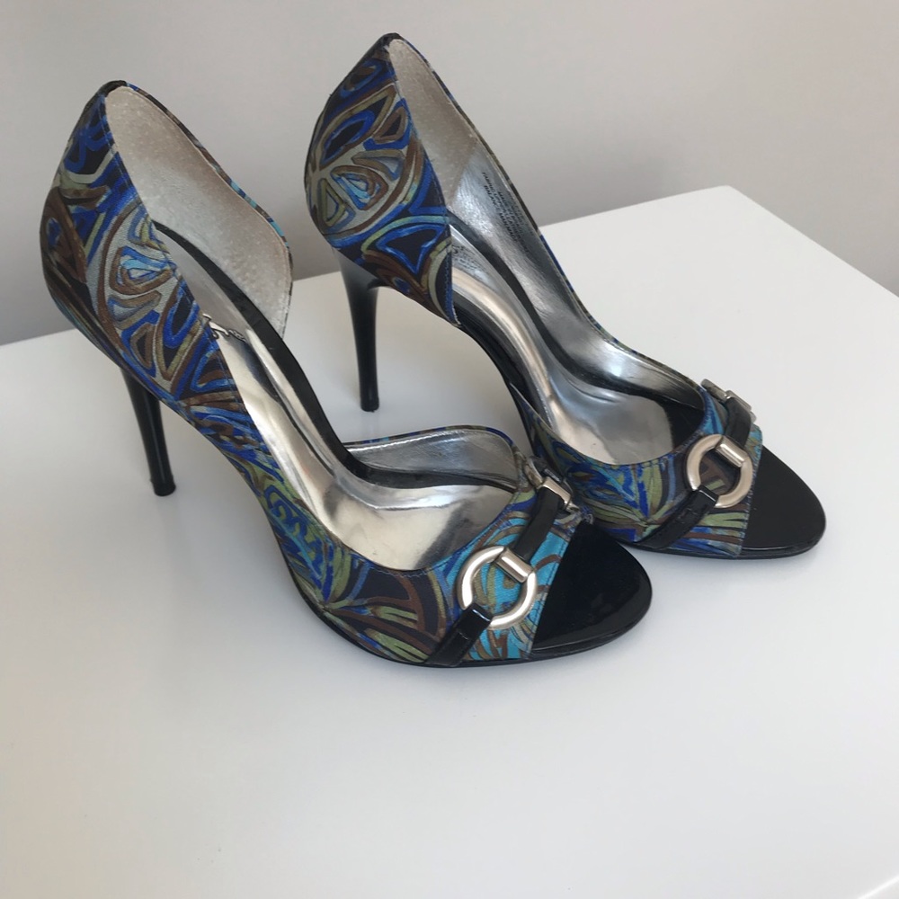 Carlos Santana Blue multi colored shoe. Size 5.5.